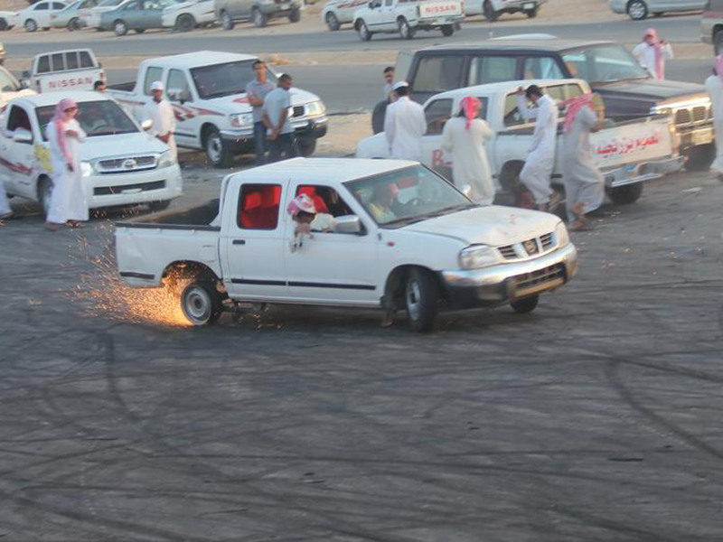 شاهد بالفيديو: مضاربة جماعية ودهس متعمد في الدوادمي!